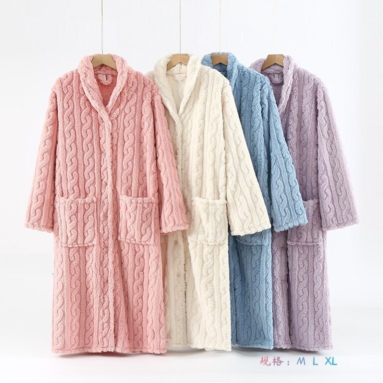CHINEE Classic Hooded Cotton Bathrobe with Embroidered Logo Ideal for Comfortable Home and Hospitality Use