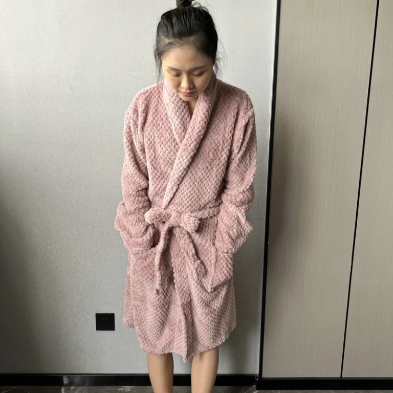 CHINEE Custom Super Soft Long Sleeve Hooded Casual Bathrobe for Women 100% Polyester Various Pink Pajamas Thermal Feature for