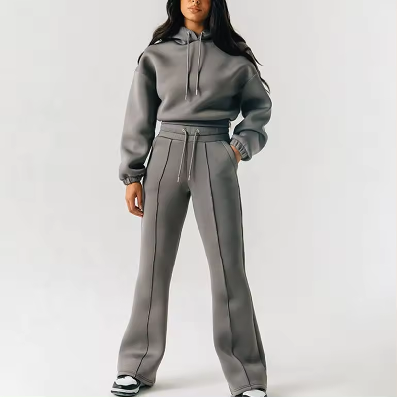CHINEE Customize Logo Women Sweatsuit With Crop Hoodie Pullover Sweatshirt and Straight Leg Pant Jogger Tracksuits Set In Fleece Fabrics