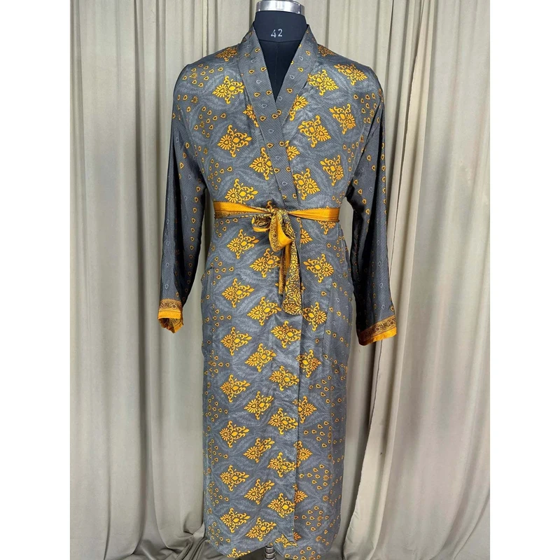 CHINEE Men's Kimono Robe Silky Soft Elegant Vintage Style Classic Sustainable Beach Lounge Wear for House Beach Timeless Gift Idea