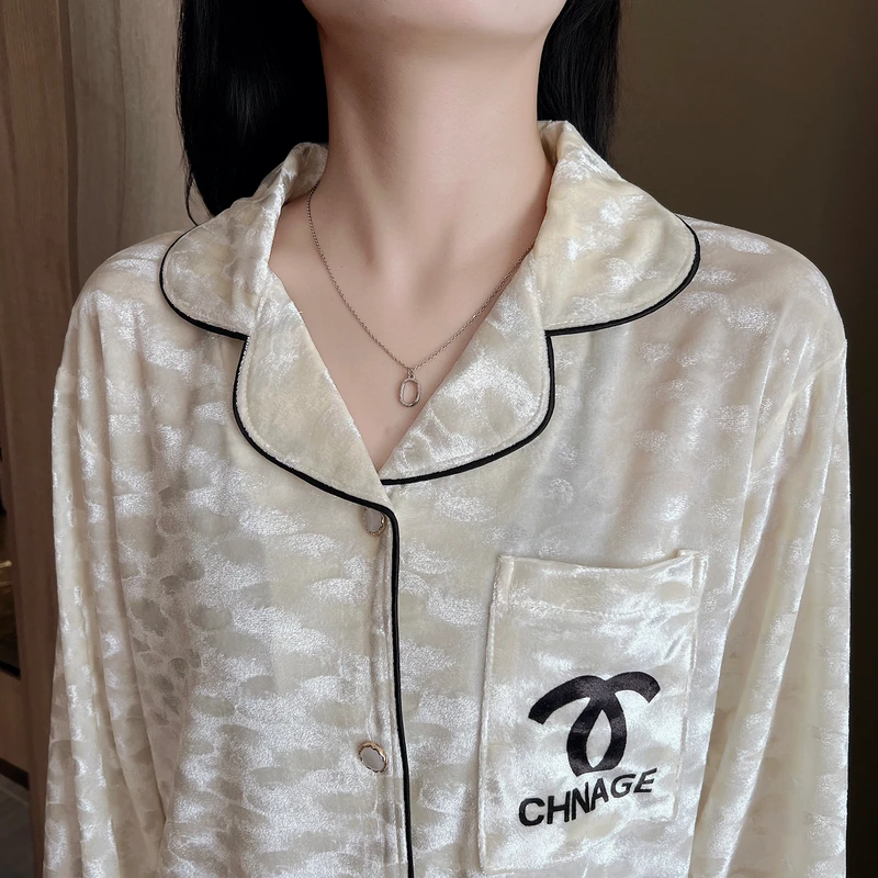 CHINEE ODM Women's Long Sleeve Gold Velvet Elastic Waist Knitted Pajamas for Fall Winter Diamond Home Dress Set Sweet Front