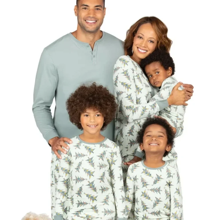 Aesthetic-Sage-Green-Christmas-Tree-Family-Matching-Pajamas-Set-with-Dog-Shirt-Custom-Holiday-Sleepwear-Matching-Xmas-Pjs