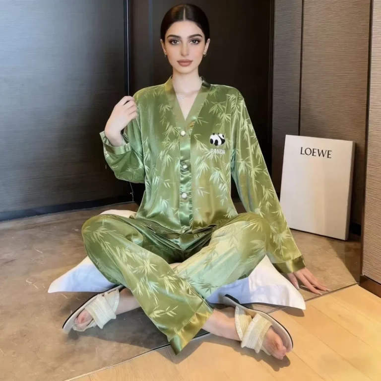 Autumn-and-Winter-Womens-Gold-Diamond-Velvet-Long-Sleeved-Pajama-Set-Sweet-and-Casual-Panda-Printed-Home-Clothes