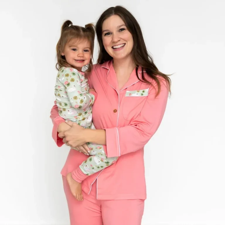 Bulk-Bamboo-Pajamas-Sets-Women-V-Neck-Summer-Breathable-Loungewear-Custom-Summer-Floral-Pocket-Front-Pyjamas