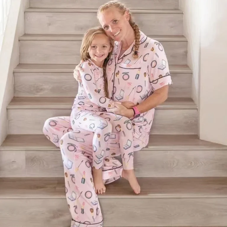 Custom-Logo-Women-Pajamas-Set-V-Neck-Makeup-Brush-Print-Short-Sleeve-Elastic-Waist-Wide-Leg-Jogger-Loungewear-Bulk-Factory