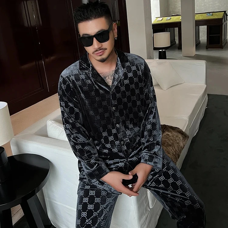 European Velvet Pajamas Suitable for Men and Women Gray Lettering Printed Long sleeved Trousers Wear Quality