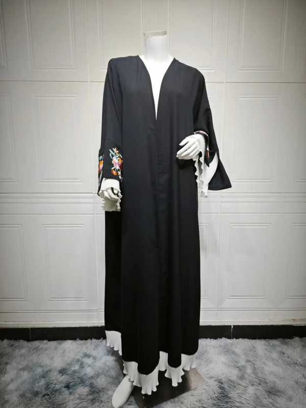 Summer Polyester Women's Dubai Arab Embroidery Horn Sleeve Long Sleeve Robe Fashion Outer Wear Abaya Pleated One Size