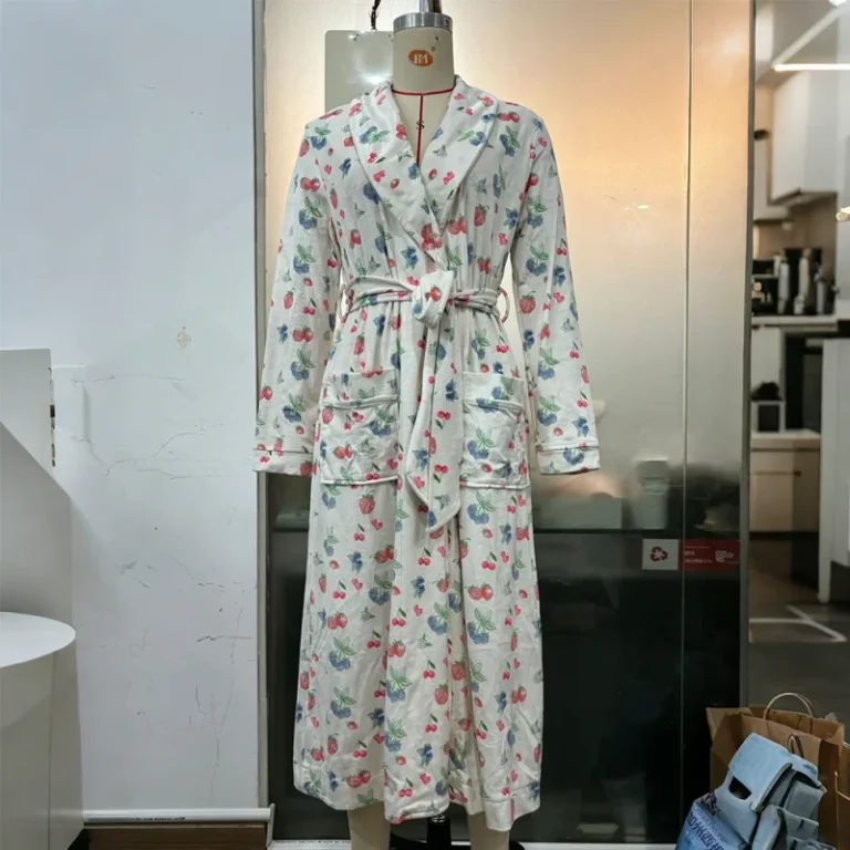 Thin-Long-Sleeve-Robe-Winter-Home-Wear-Womens-Cartoon-Coral-Velvet-Fabric-Robe-Suitable-Winter-Home-Bathrobe