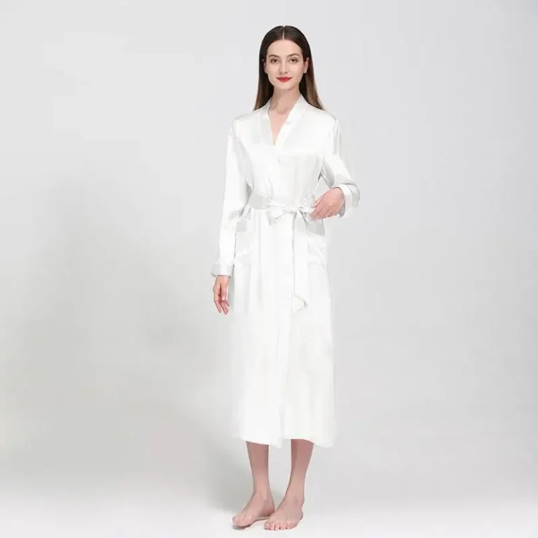 Womens-Long-Robes-Luxurious-Natural-Silk-Robes-in-Spring-and-Autumn